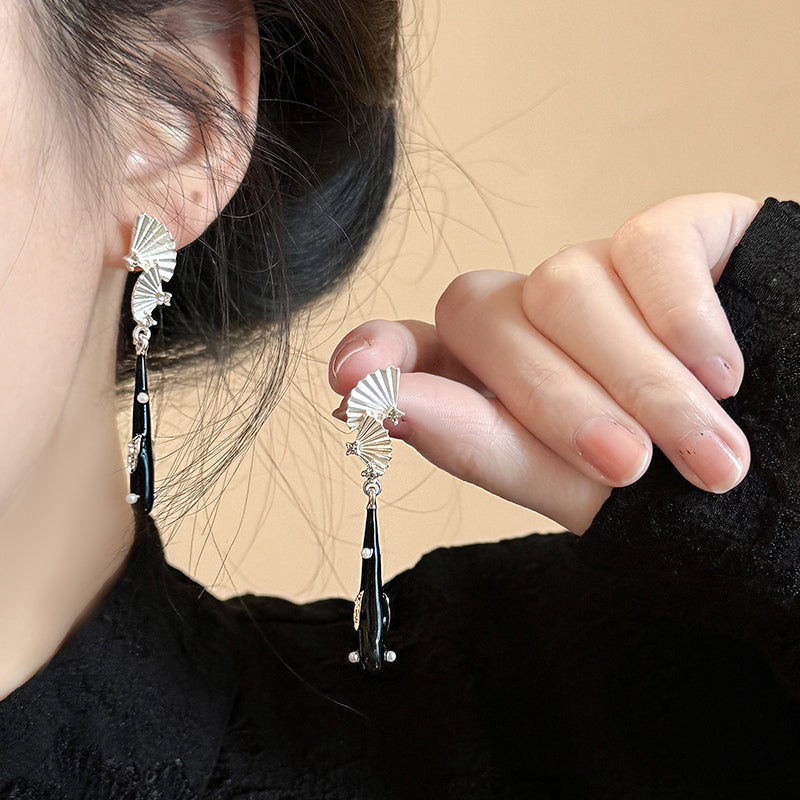 [Drejew Series] ★Chinese-style earrings★ Pair of earrings or earrings, fan, sense, fringe, unique