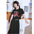 Gallery viewerに画像を読み込む, 【古怪舍---花骨シリーズ】★チャイナ風トップス★ 2color 半袖 Tシャツ プリント 個性的 オリジナル レディース 黒 赤 灰
