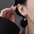 Load image into Gallery viewer, [Drejew Series] ★Chinese-style earrings★ Pair of earrings or earrings, fan, sense, fringe, unique
