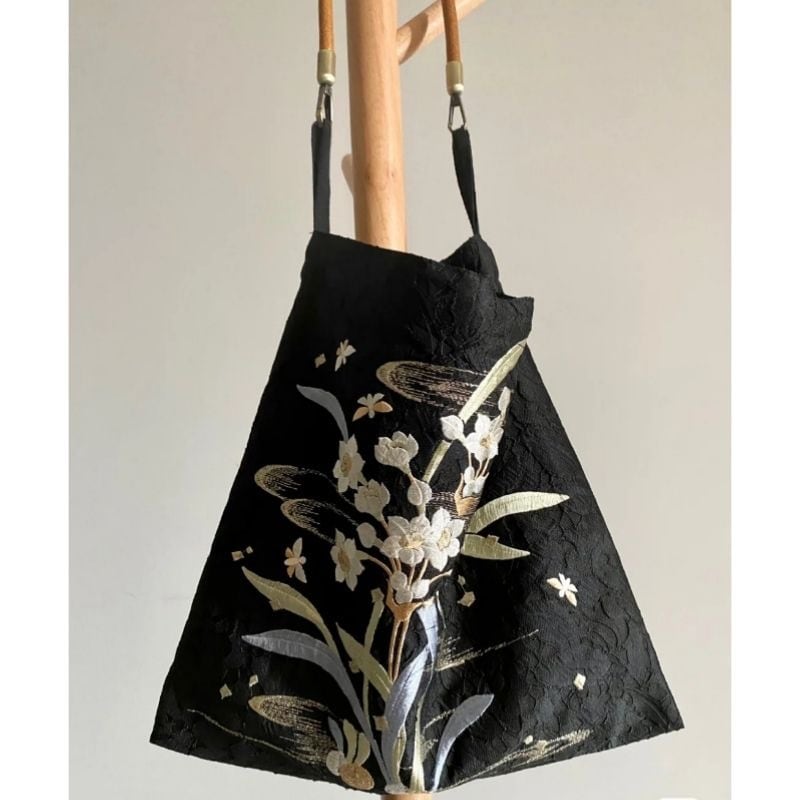 [DDM Series]★China style bag★ Embroidery shoulder bag floral pattern cute commuting date black black easy to match