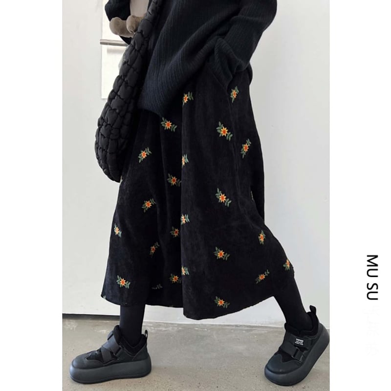 [MUSU Series]★Skirt★ Corduroy bottoms embroidery black black floral pattern skirt easy to match