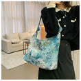 Load image into Gallery viewer, [Ako series] ★Oil painting style bag★ 3color tote bag Floral pattern Blue Green Black Easy to match
