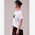 Gallery viewerに画像を読み込む, 【無夢記シリーズ】★チャイナ風Tシャツ★ トップス 2color 男女兼用 メンズ 大きいサイズ 蓮柄 シンプル コットン
