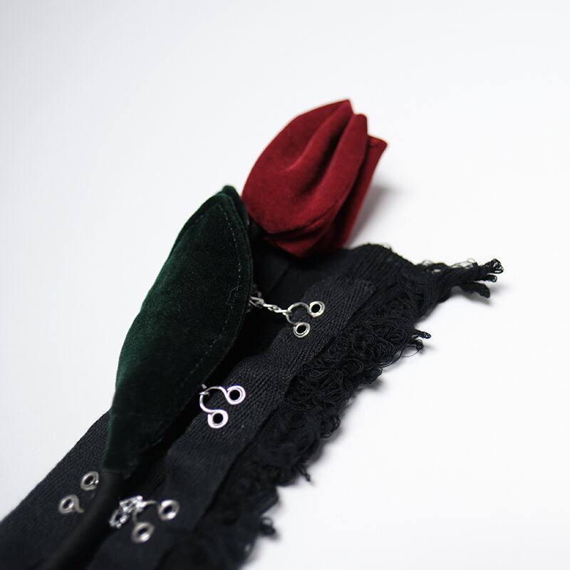 [chicsky---Kurono Series] ★2 pairs of socks★ 2color rose chain original cute black white unique