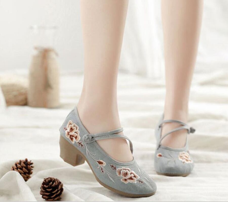 3colors Embroidery Shoes Handmade Shoes Chinese Shoes Chinese Style Shoes Chinese Style Buttons Tang Suit Hanfu Shoes Ethnic Style Retro Zook Rubber 35 36 37 38 39 40 41 White Gray Black High Heels 5cm