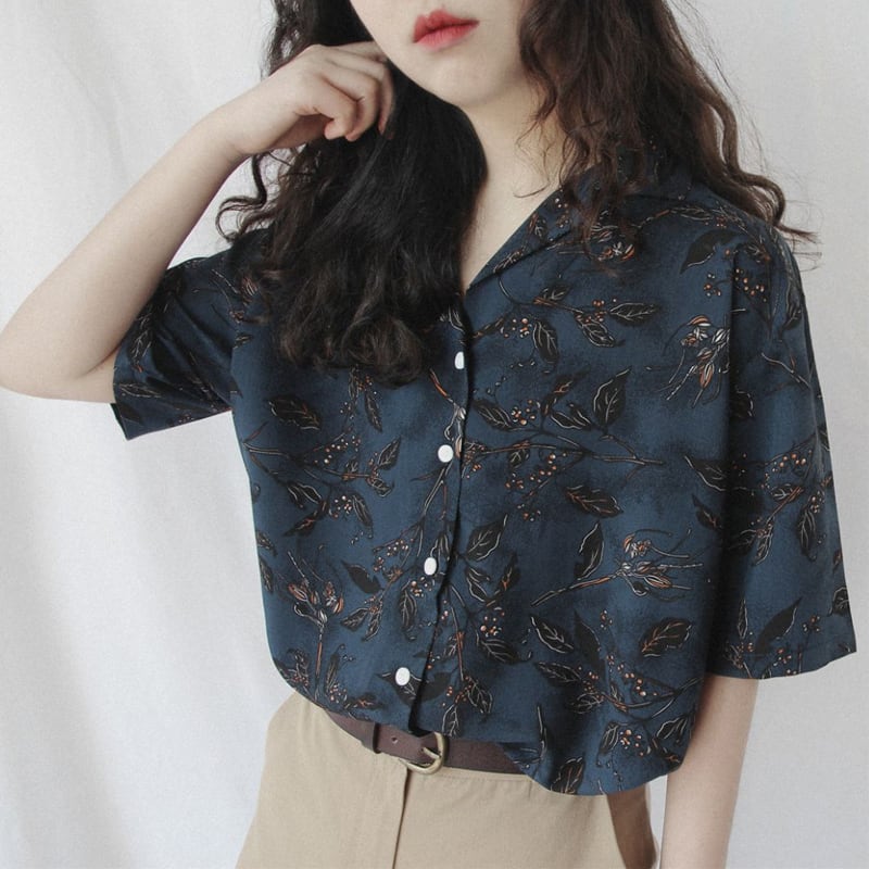 [SIGONGZHU Series] ★Shirt★ Tops for commuting, casual wear, dating, retro, V-neck, short sleeves, floral print, navy