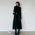 Load image into Gallery viewer, [Black and white series] ★Knit skirt★ 2color thick bottoms Color scheme Slimming Easy to match Black Green
