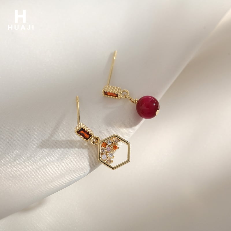 【HUAJIシリーズ】★耳飾り★ ピアスorイヤリング アクセサリー ペア 非対称 小さい レッド 赤 ファション 激安