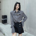 Gallery viewerに画像を読み込む, 【Styleシリーズ】★シャツ★ トップス ショート丈 長袖 グレー 灰色 レディース 個性的 着痩せ オシャレ S M
