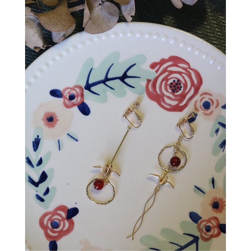 [Minami Koji Series] ★Earrings★ Pair Earrings or Earrings Crane Red Red Gold Golden Asymmetrical