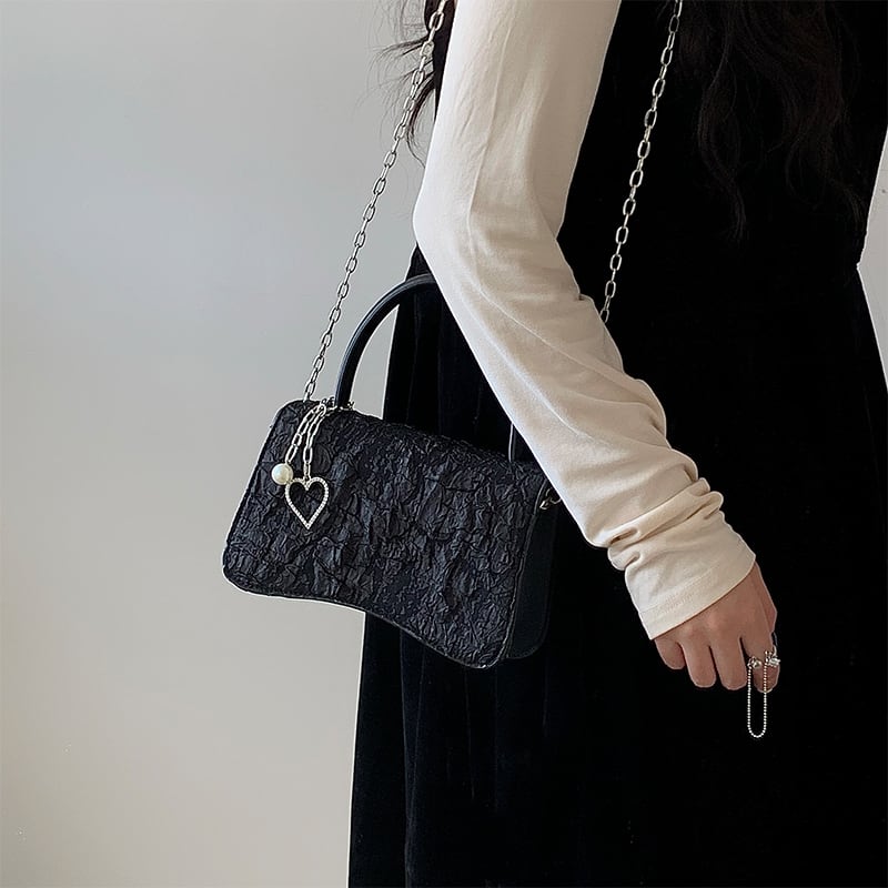 [NICE Self-Restraint Series] ★Bag★ Hat Butterfly Shoulder Bag Black Easy to match for dates, commuting