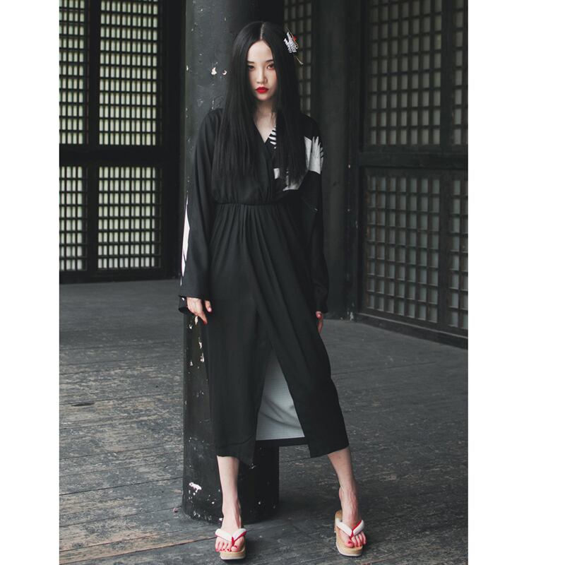 [Red Vintage Series]★Dress★ V-neck dress Slit Crane Crane pattern Japanese style Black Black Event