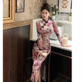 Load image into Gallery viewer, [Hundred Minute Eight Series] ★Floral pattern cheongsam★ Velvet, slimming, sexy, SML, easy to match, improves your temperament
