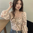 Load image into Gallery viewer, [SANMUZI Series] ★Tops★ 2 Colors Floral Tops Blouse Short Length Cute Spring Clothes Beige Black
