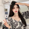 Load image into Gallery viewer, [YIPINXIAN Series]★Tops★ Floral Tops Blouse Short Length Cute Sexy V Neck
