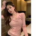 Load image into Gallery viewer, [XIXI Series]★Knit Tops★ 3color Tops Sexy Simple V-neck Black Pink Slimming
