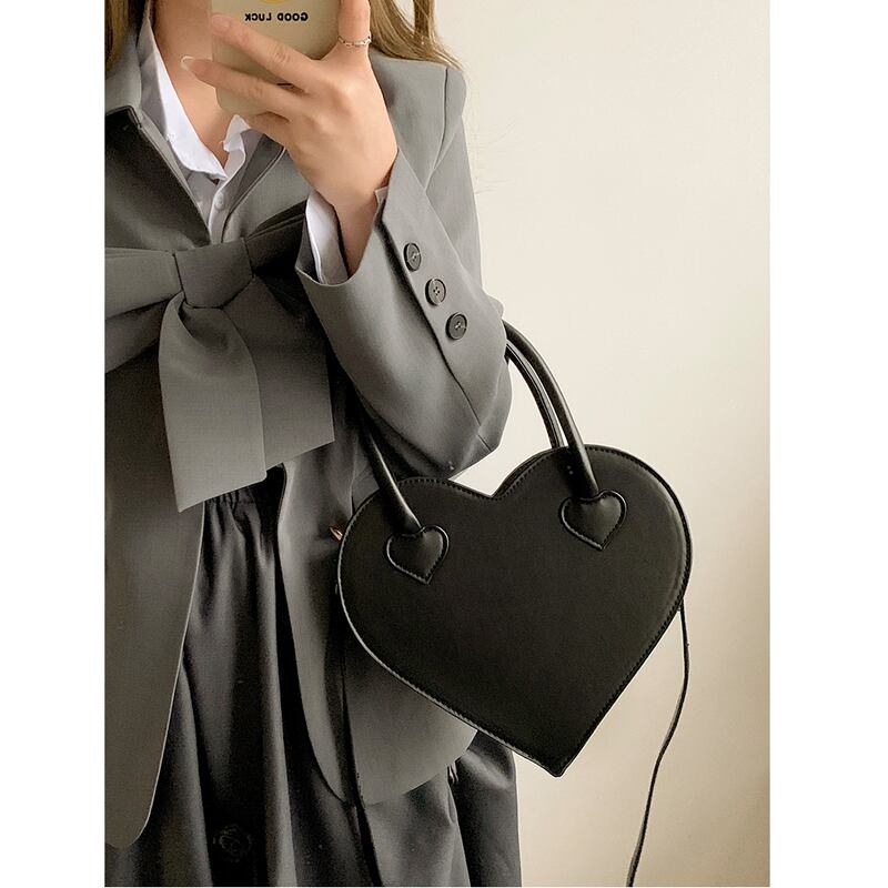 [XIUXIU Series] ★Shoulder bag★ Hand-held shoulder bag for women, black, black hat, cute, easy to match