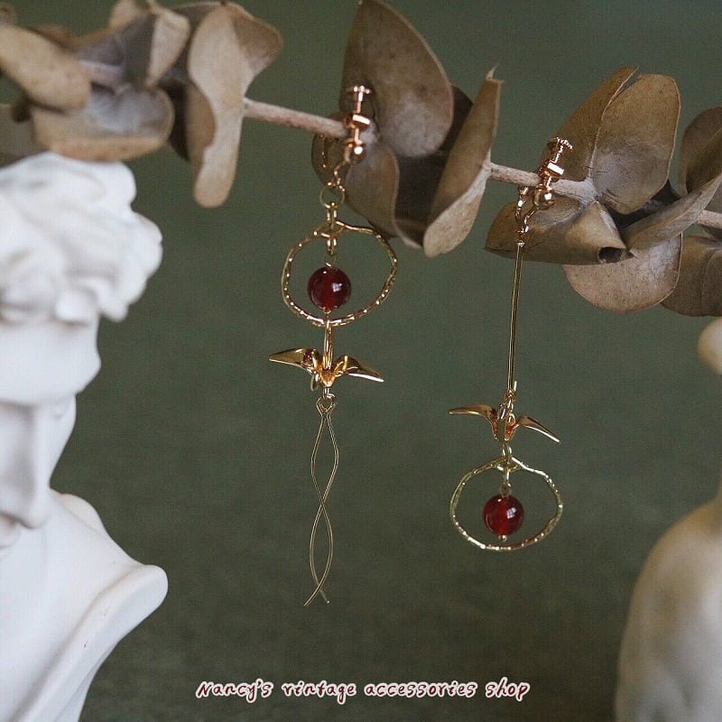 [Minami Koji Series] ★Earrings★ Pair Earrings or Earrings Crane Red Red Gold Golden Asymmetrical