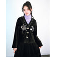 Load image into Gallery viewer, [Kokaisha---噬蕊 Series] ★China style outerwear★ V-neck, easy to match, cute buttons, short length, Chinese clothes
