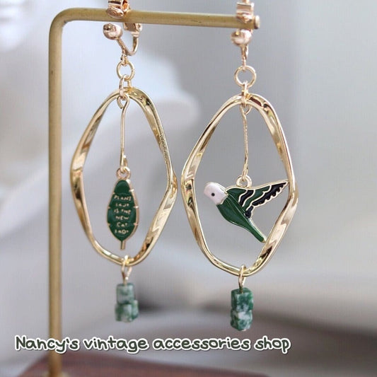 [Minami Koji Series] ★Earrings★ Pair of earrings or earrings Bird Bird Green Retro Unique design