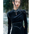 Load image into Gallery viewer, [Da Qinglong Shu Series] ★China-style dress★ Velvet PU switching slimming slit improved cheongsam dress
