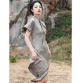 Load image into Gallery viewer, [Da Qinglong Shu Series] ★China style dress★ Improved cheongsam dress Color scheme Improves temperament Long length Silver gray
