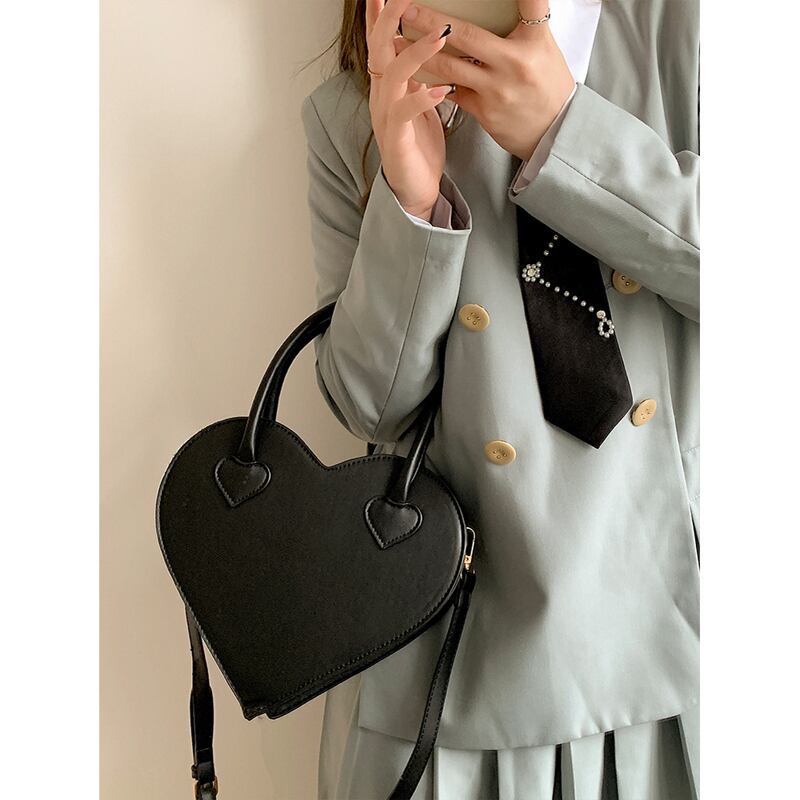 [XIUXIU Series] ★Shoulder bag★ Hand-held shoulder bag for women, black, black hat, cute, easy to match