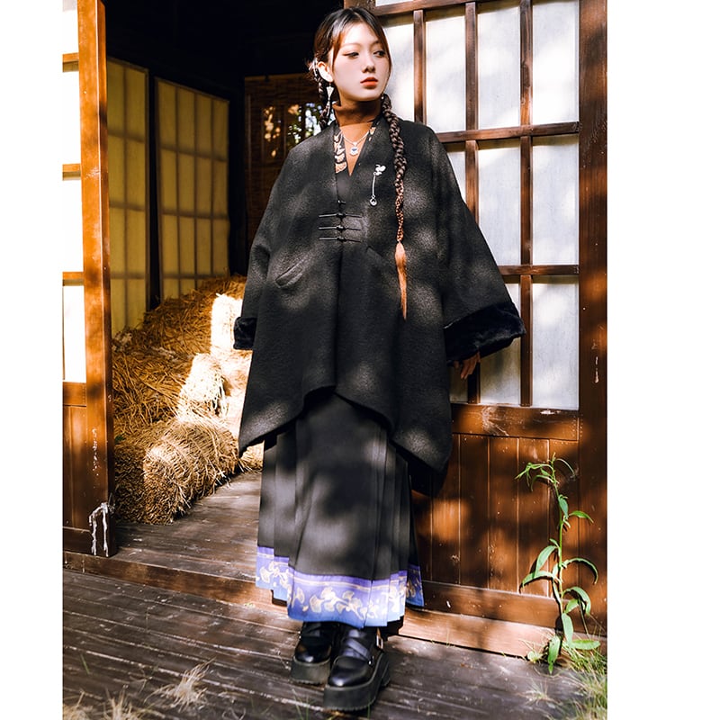 [Kokaisha --- Leaf Series] ★Chinese style tops★ Embroidery Hanfu tops V-neck retro black black