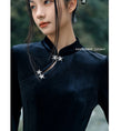 Load image into Gallery viewer, [Da Qinglong Shu Series] ★China-style dress★ Improved cheongsam dress, velvet, slimming, long length, black, black
