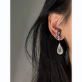 Load image into Gallery viewer, [Shikakai Series] ★Chinese style earrings★ Earrings Pair Accessory Biwa Musical Instrument Unique Black Black Improves your temperament
