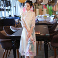 Load image into Gallery viewer, [Iga series] Improved Chinese dress in 3 colors, medium sleeves, beige, blue, pink, floral pattern, elegant
