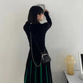 Load image into Gallery viewer, [Black and white series] ★Knit skirt★ 2color thick bottoms Color scheme Slimming Easy to match Black Green
