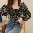 Load image into Gallery viewer, [SANMUZI Series] ★Tops★ 2 Colors Floral Tops Blouse Short Length Cute Spring Clothes Beige Black
