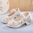 Load image into Gallery viewer, [Clouds shoes---Blue sleeve series] ★Embroidered shoes★ 2color Handmade shoes Chinese shoes Tang-sou Hanfu shoes Chinese dress shoes Flower embroidery Size 35-40 Heel 5cm
