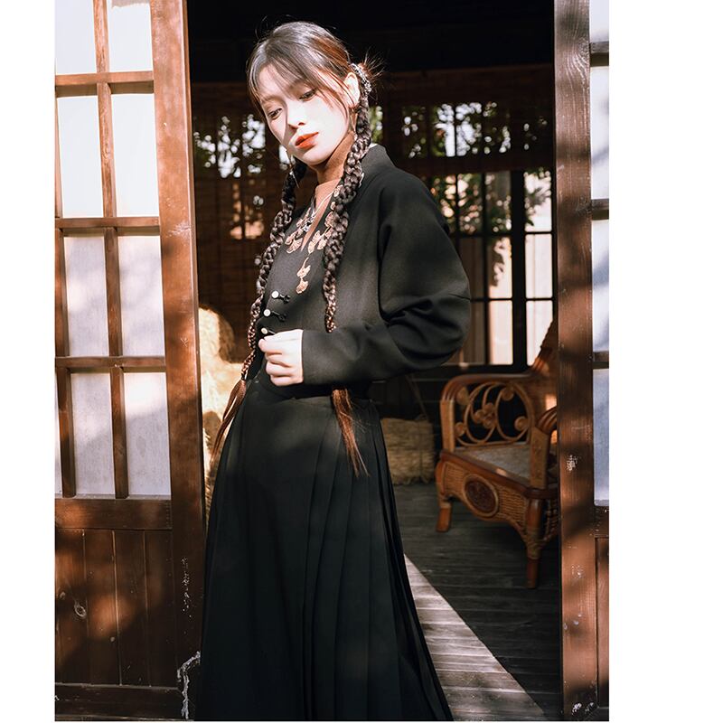 [Kokaisha --- Leaf Series] ★Chinese style tops★ Embroidery Hanfu tops V-neck retro black black