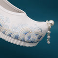 Load image into Gallery viewer, [YOUYIJIA series] ★Embroidered shoes★ Heel 3.5cm Size 34-40 Shoes Chinese style shoes White Blue Cute Hanfu shoes
