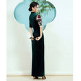 Load image into Gallery viewer, [Encounter dress series] ★Cheongsam dress★ Velvet embroidery Improves temperament Maxi length Large size Green Green
