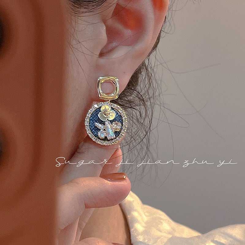 [ZAIZAI Series] ★Earrings★ Pair of earrings, women's accessories, improve your temperament, date, commuting, flowers, glitter