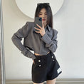 Gallery viewerに画像を読み込む, 【Styleシリーズ】★シャツ★ トップス ショート丈 長袖 グレー 灰色 レディース 個性的 着痩せ オシャレ S M
