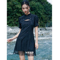 Load image into Gallery viewer, [Da Qinglong Shu Series] ★China-style dress★ Improved cheongsam dress, fringe, short length, switching black, black
