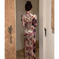 Load image into Gallery viewer, [Hundred Minute Eight Series] ★Floral pattern cheongsam★ Velvet, slimming, sexy, SML, easy to match, improves your temperament
