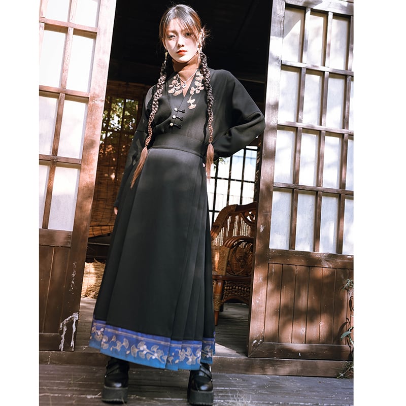 [Kokaisha --- Leaf Series] ★Chinese style tops★ Embroidery Hanfu tops V-neck retro black black