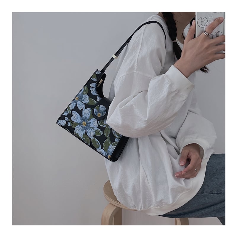 [DAZE &amp; ERPANG series]★Bag★ Oil painting style floral pattern cute date commuting OL office temperament improvement shoulder bag