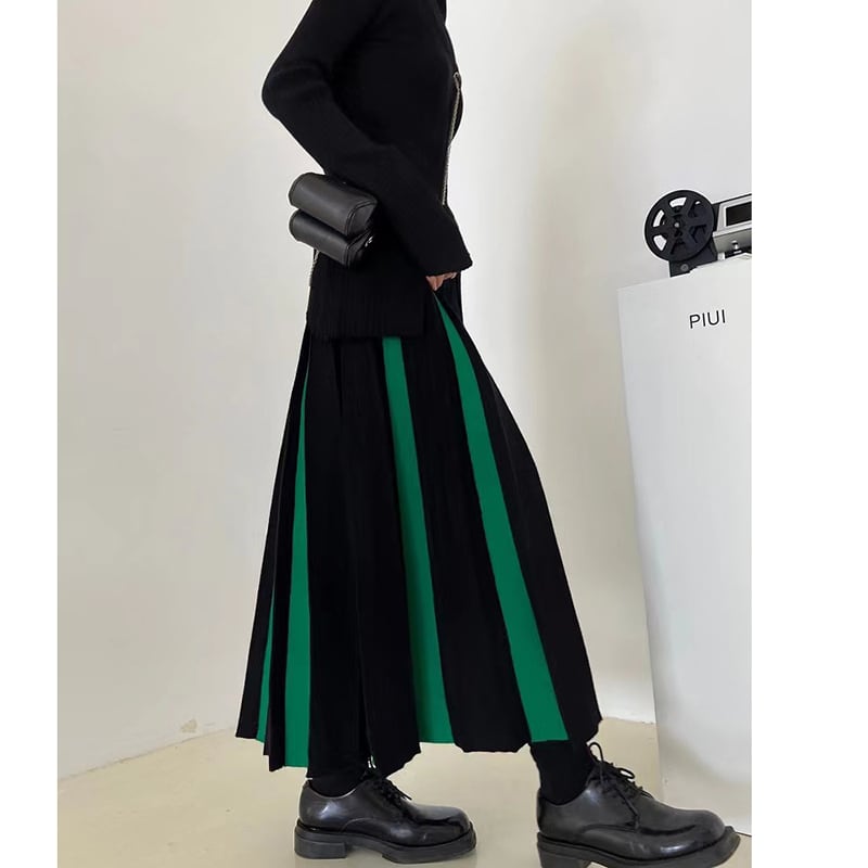 [Black and white series] ★Knit skirt★ 2color thick bottoms Color scheme Slimming Easy to match Black Green