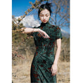 Load image into Gallery viewer, [Da Qinglong Shu Series]★China style dress★ Improved Chinese dress Sexy Velvet Long Length Original Photography Green Green Summer
