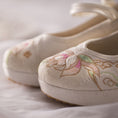 Load image into Gallery viewer, [Cloud End Shoes---Dream Series]★Embroidered Shoes★ 2color Handmade Shoes Chinese Shoes Tang Suit Hanfu Shoes Chinese Dress Shoes Flower Embroidery Size 35-40 Heel 5cm
