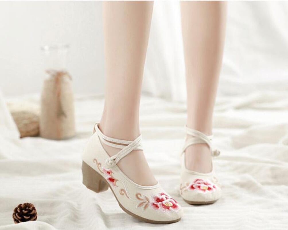 3colors Embroidered shoes Handmade shoes Chinese shoes Chinese style shoes Ethnic style Retro 35 36 37 38 39 40 41 Beige Red Black High heels 5cm