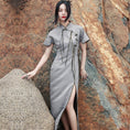 Load image into Gallery viewer, [Da Qinglong Shu Series] ★China style dress★ Improved cheongsam dress Color scheme Improves temperament Long length Silver gray
