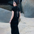 Load image into Gallery viewer, [Da Qinglong Shu Series] ★China style dress★ Improved cheongsam dress, velvet, improves temperament, long length, black
