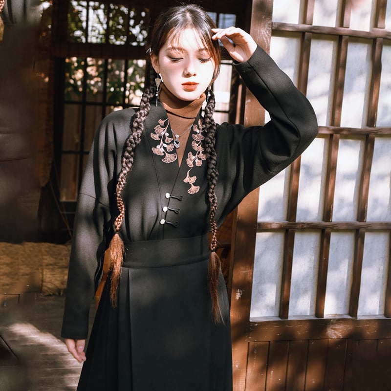 [Kokaisha --- Leaf Series] ★Chinese style tops★ Embroidery Hanfu tops V-neck retro black black